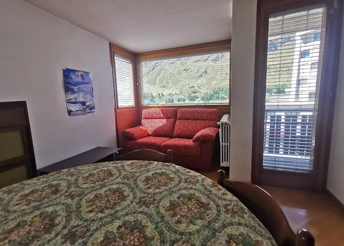 Апартаменти Homey In The Heart Of Cervinia